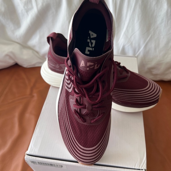 Athletic Propulsion Labs Men’s Sneaker - Picture 5 of 6